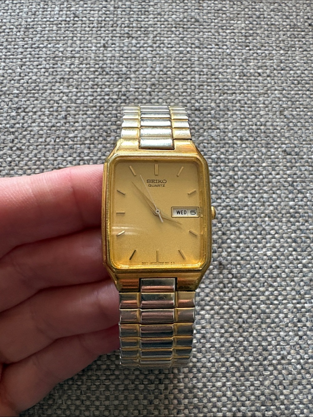 VINTAGE SEIKO - 7N33-5028 Tank Watch - gold and silver tone - bi-lingual